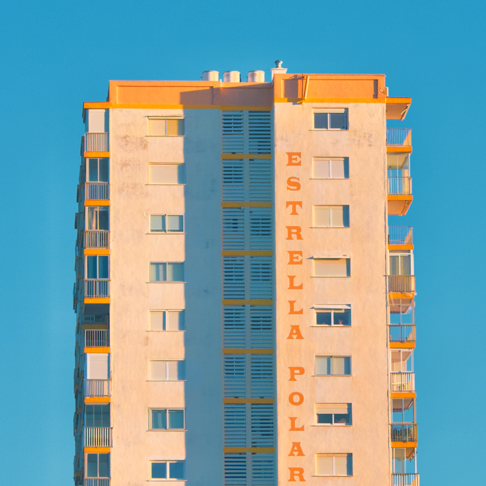 Amarillo estelar